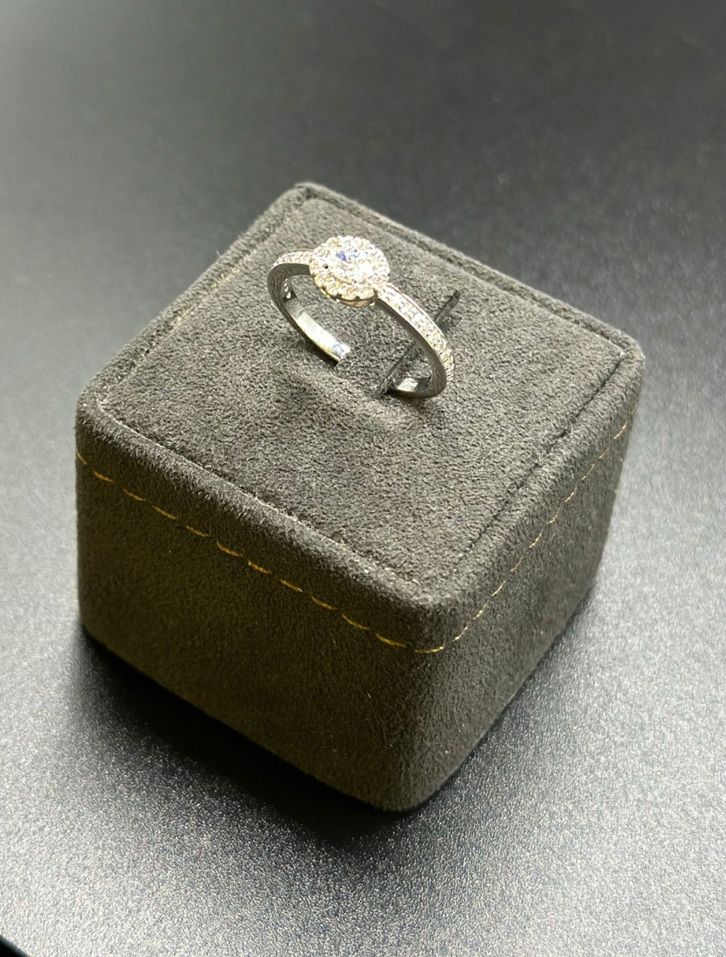 Anello fiore ovale magic pavè