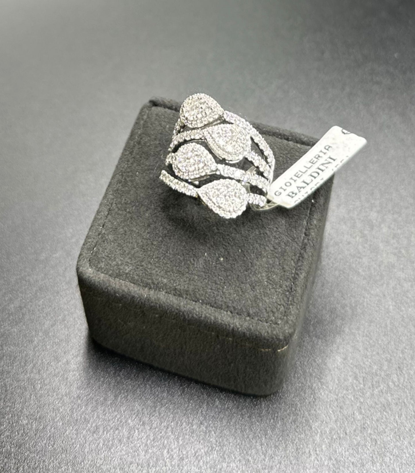 Anello quattro gocce effetto magic
