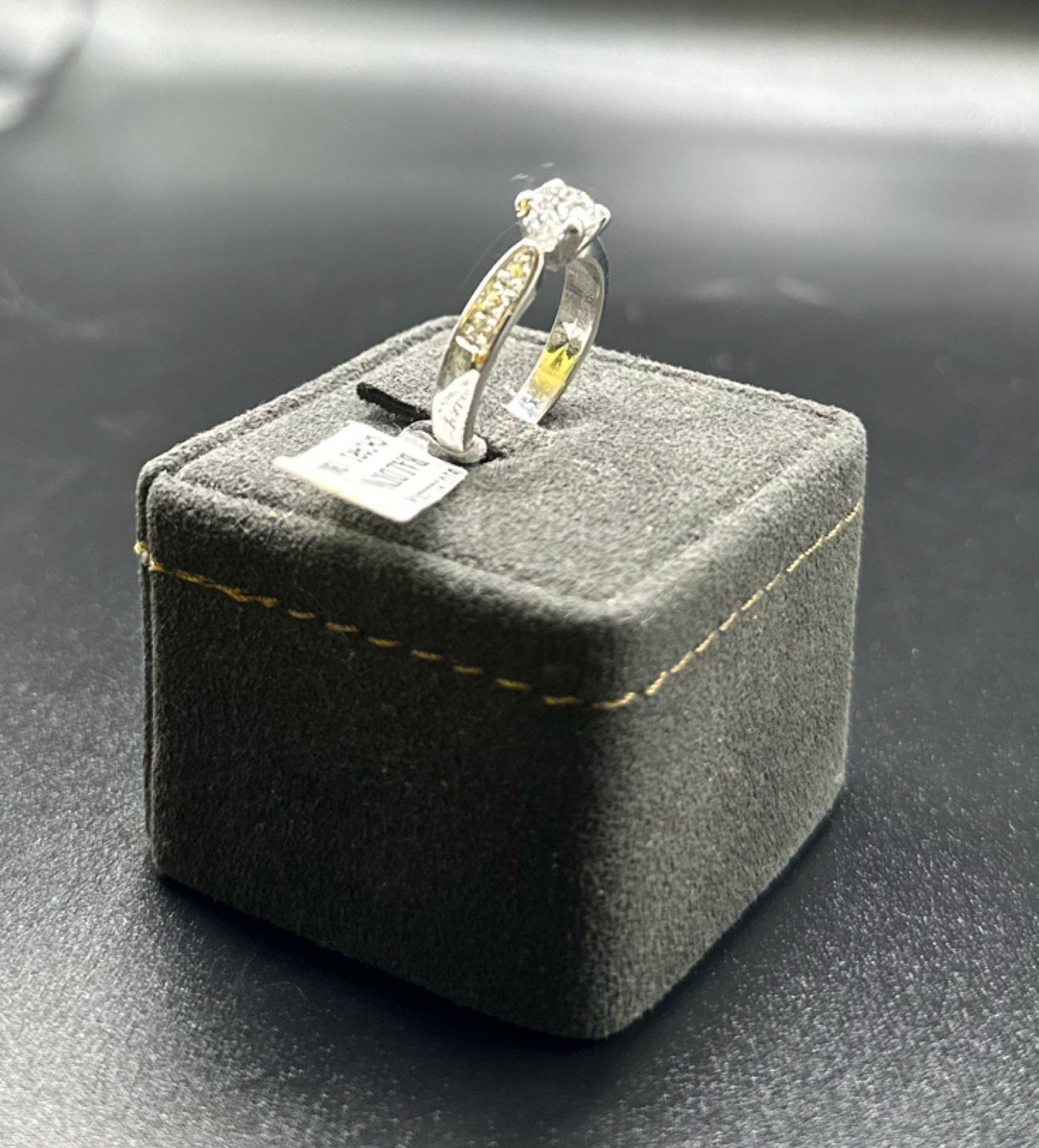 Quadrato con pavé